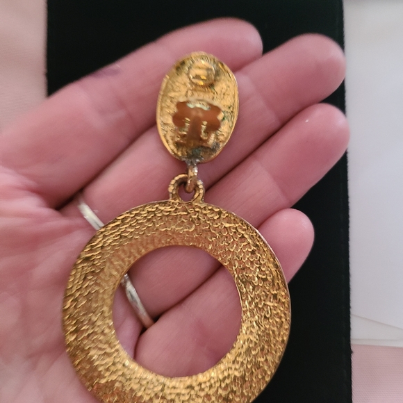 NOT 4 SALE PLEASE READ: In search of the matching earring to the one i have. - Picture 2 of 2